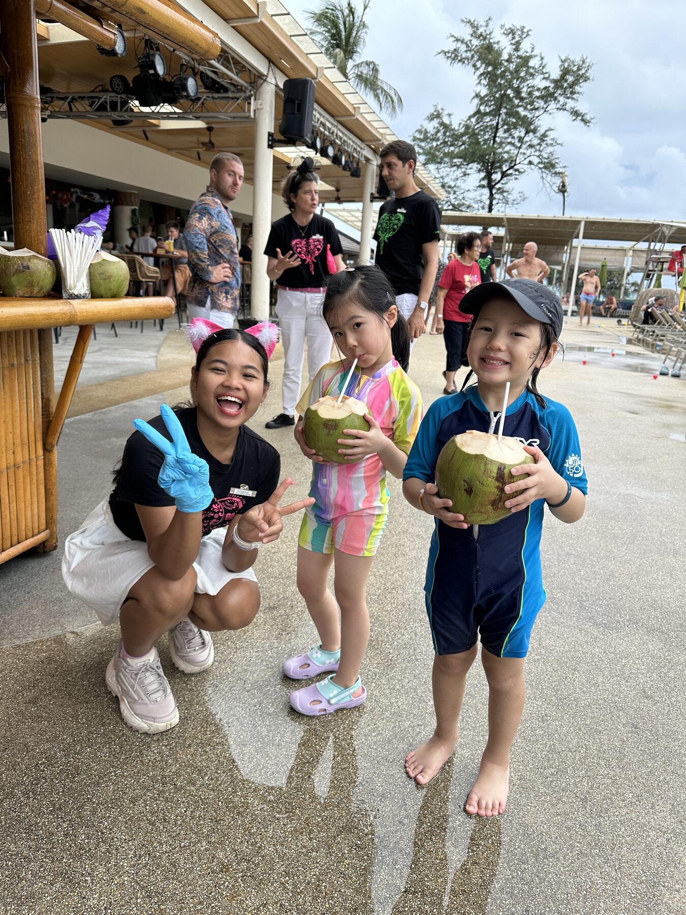 The kids playing with the Club Med G.O team